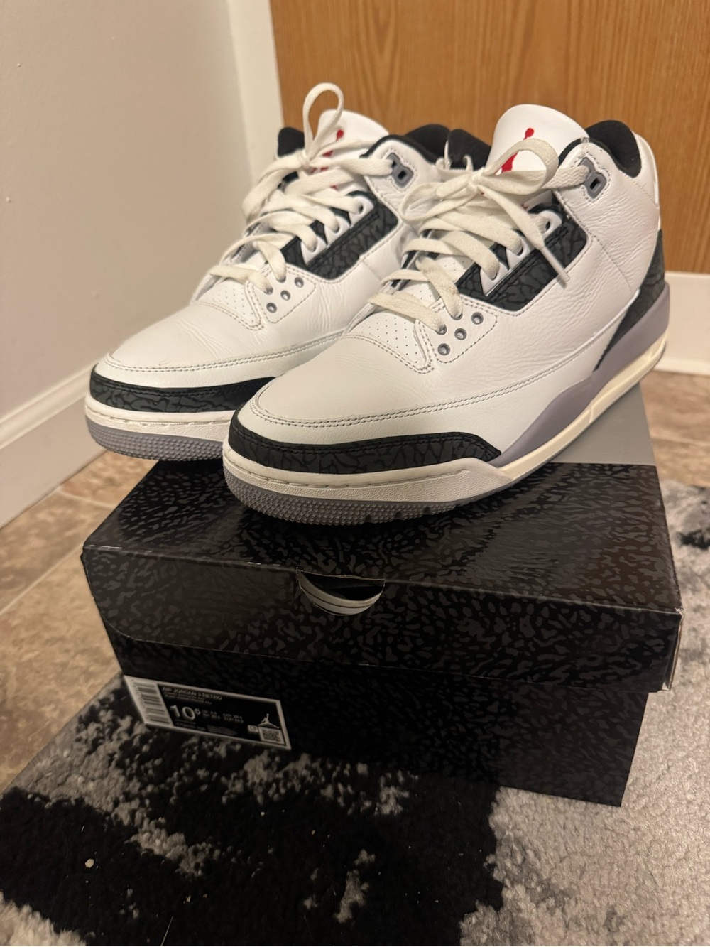 Jordan Men's White Black and Gray Retro Basketball Shoes